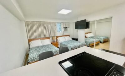 Studio in Center of Waikiki/Kitchen/Beach